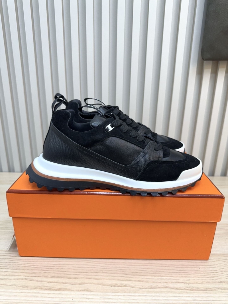 H**me5 sneaker